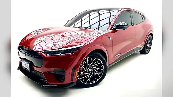 Foto de um ford mustang mach-e