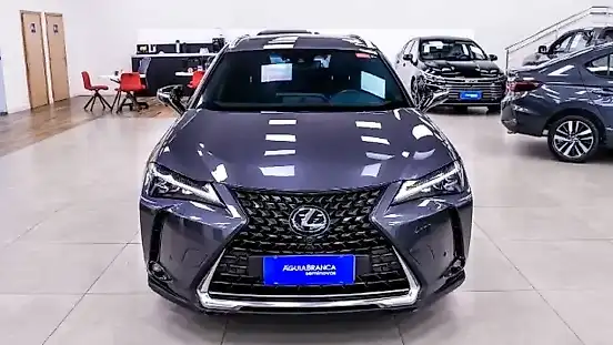 Foto de um lexus ux 300e