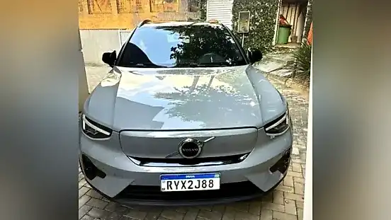 Foto de um volvo xc40 recharge