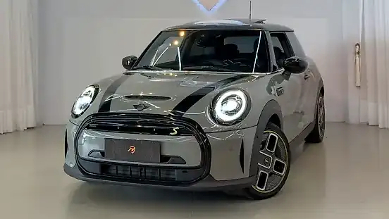 Foto de um mini cooper se