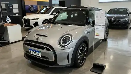 Foto de um mini cooper se
