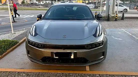 Foto de um zeekr 001