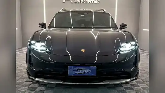 Foto de um porsche taycan