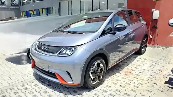 Foto de um byd dolphin mini