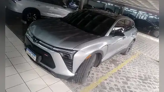 Foto de um chevrolet blazer ev