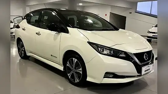 Foto de um nissan leaf