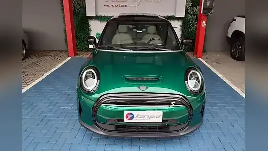Foto de um mini cooper se
