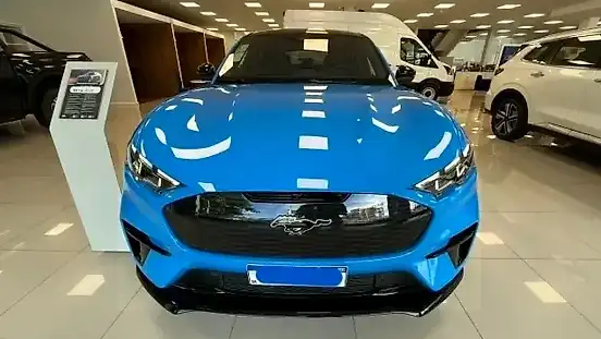 Foto de um ford mustang mach-e