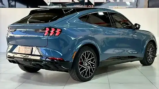 Foto de um ford mustang mach-e