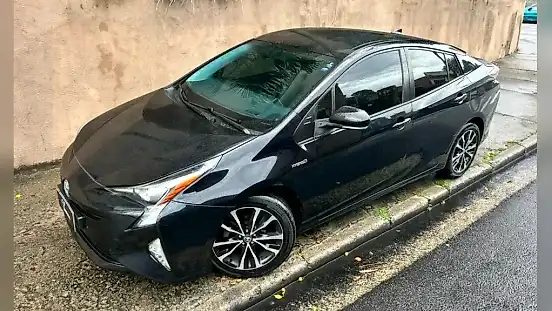 Foto de um toyota prius gen-4