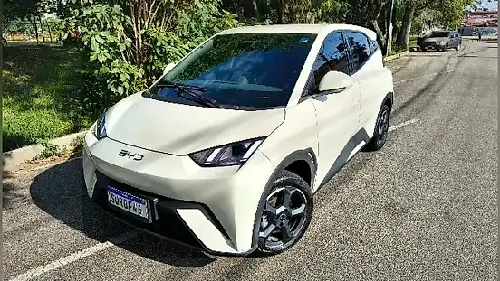 Foto de um byd dolphin mini