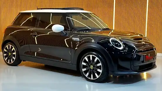 Foto de um mini cooper se