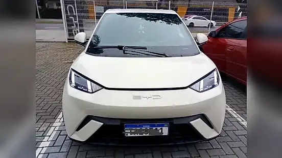 Foto de um byd dolphin mini
