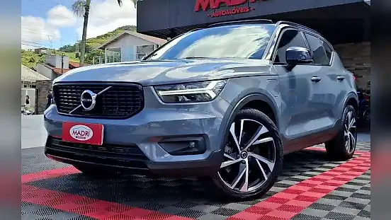 Foto de um volvo xc40