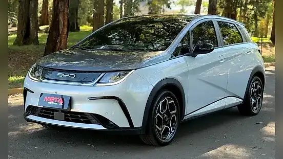 Foto de um byd dolphin plus