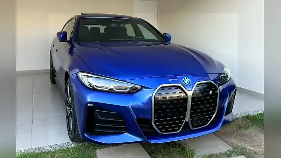 Foto de um bmw i4 edrive35