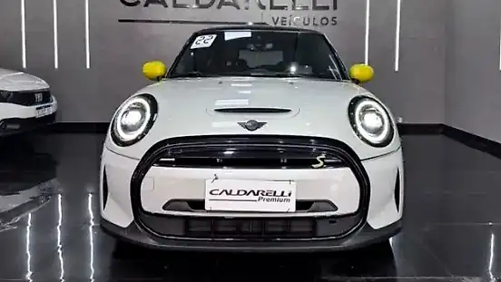 Foto de um mini cooper se