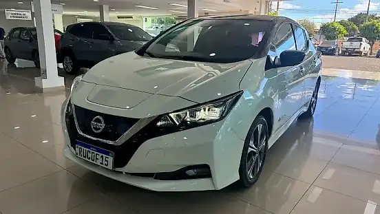 Foto de um nissan leaf