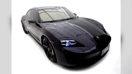 Foto de um porsche taycan