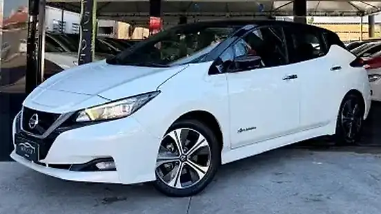Foto de um nissan leaf