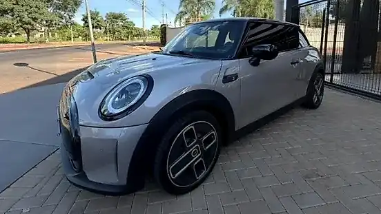 Foto de um mini cooper se