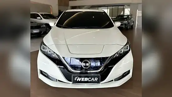 Foto de um nissan leaf