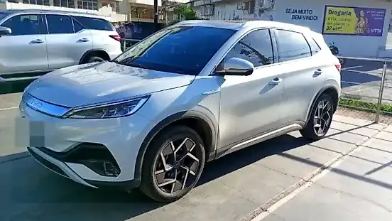 Foto de um byd yuan plus