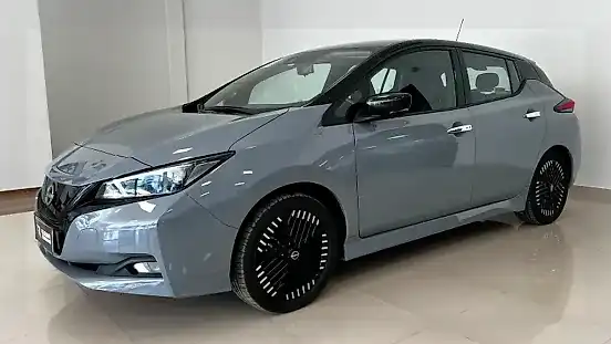 Foto de um nissan leaf