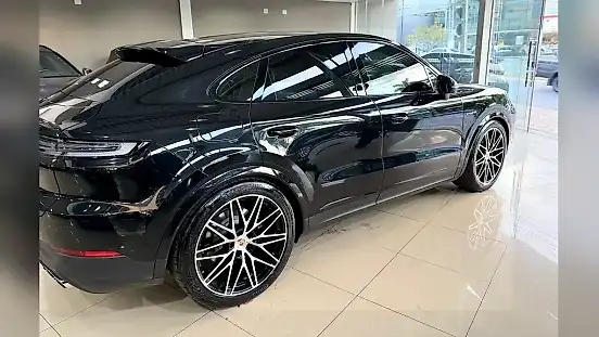 Foto de um porsche cayenne e-hybrid