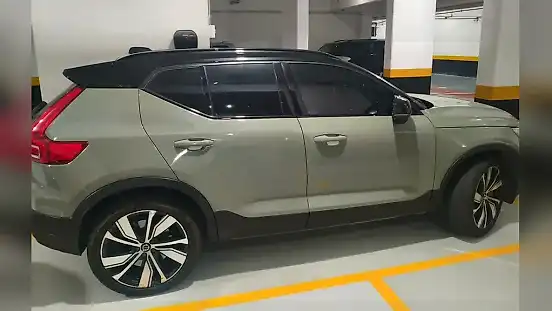 Foto de um volvo xc40 recharge
