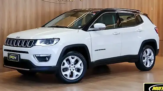 Foto de um jeep compass 4xe plug-in hybrid