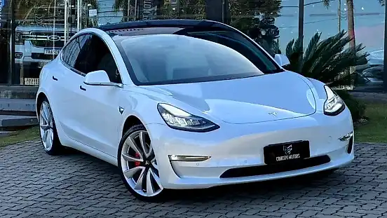 Foto de um tesla model 3