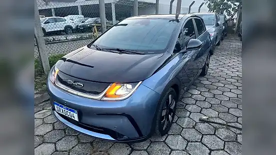 Foto de um byd dolphin plus