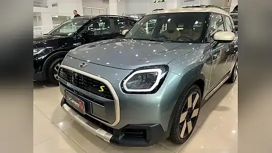 Foto de um mini countryman se all4