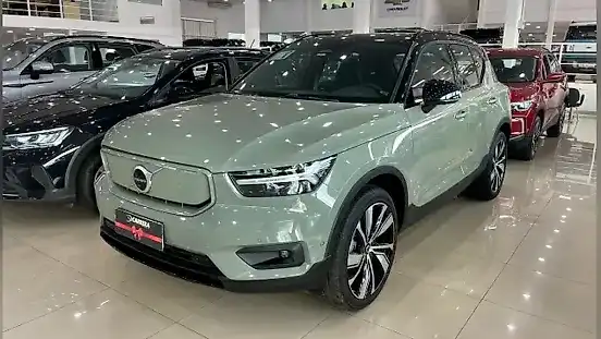 Foto de um volvo xc40 recharge