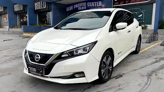 Foto de um nissan leaf