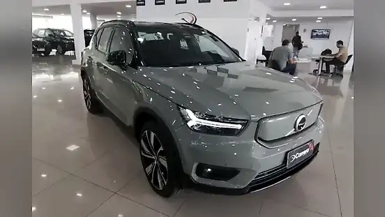 Foto de um volvo xc40 recharge