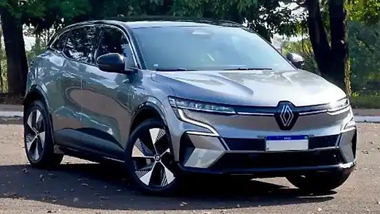 Foto de um renault megane e-tech electric