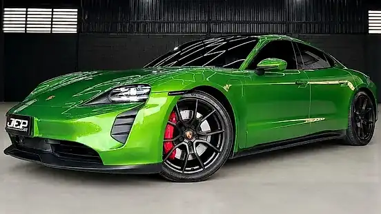 Foto de um porsche taycan