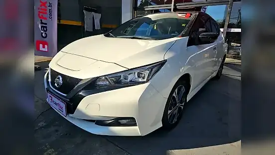 Foto de um nissan leaf