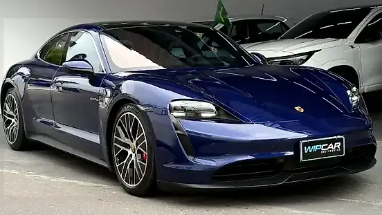Foto de um porsche taycan