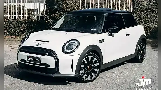 Foto de um mini cooper se