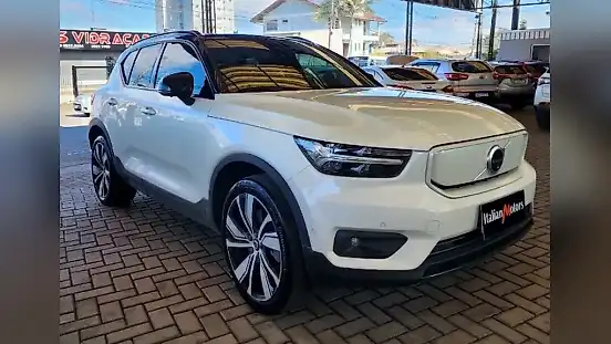 Foto de um volvo xc40 recharge