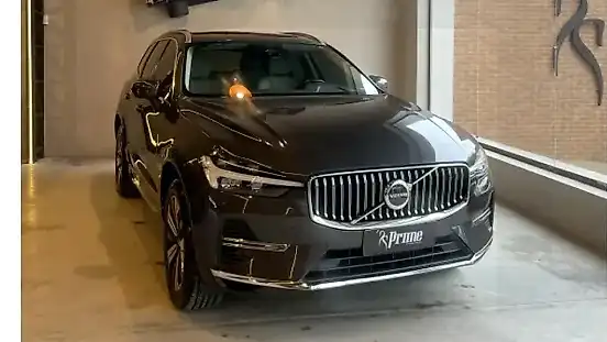 Foto de um volvo xc60 plug-in hybrid
