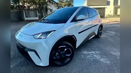 Foto de um byd dolphin mini