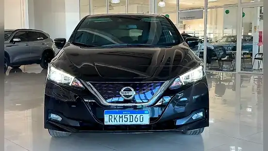 Foto de um nissan leaf