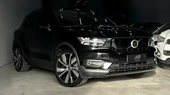 Foto de um volvo xc40 recharge