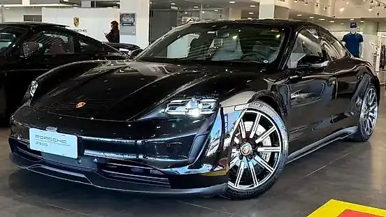 Foto de um porsche taycan