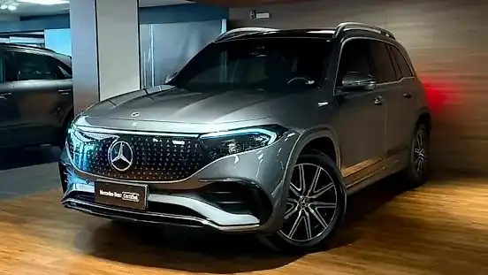 Foto de um mercedes eqb 350 4matic suv