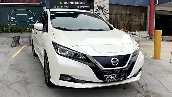 Foto de um nissan leaf
